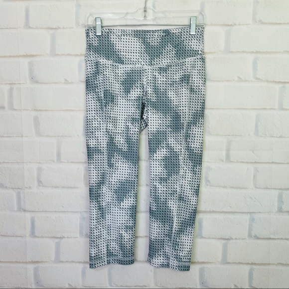 Old Navy Pants - Old Navy Geometric Print Capri Leggings